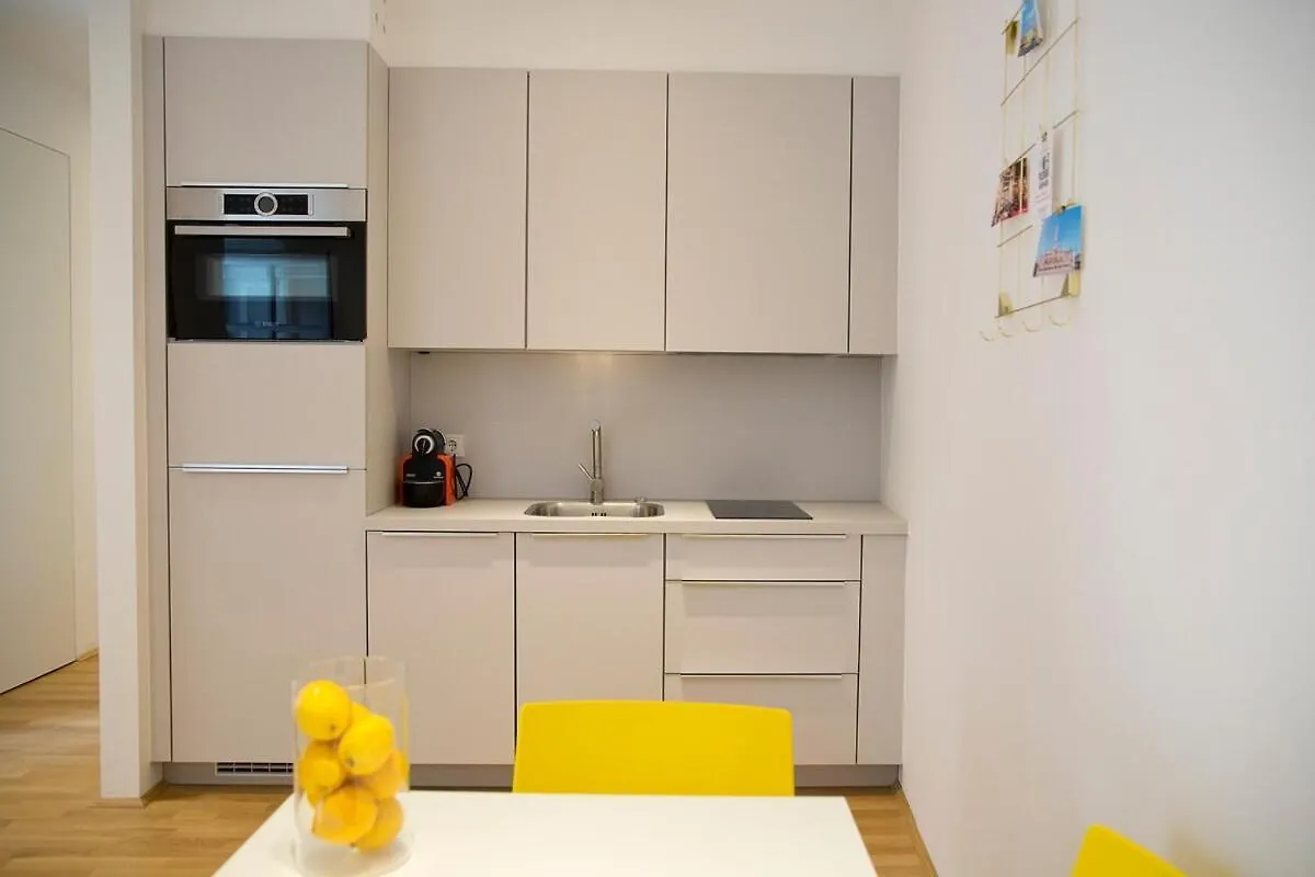 Stylish 1-Bedroom Apartment By Rochusmarkt Walk To The City Center Wenen Oostenrijk