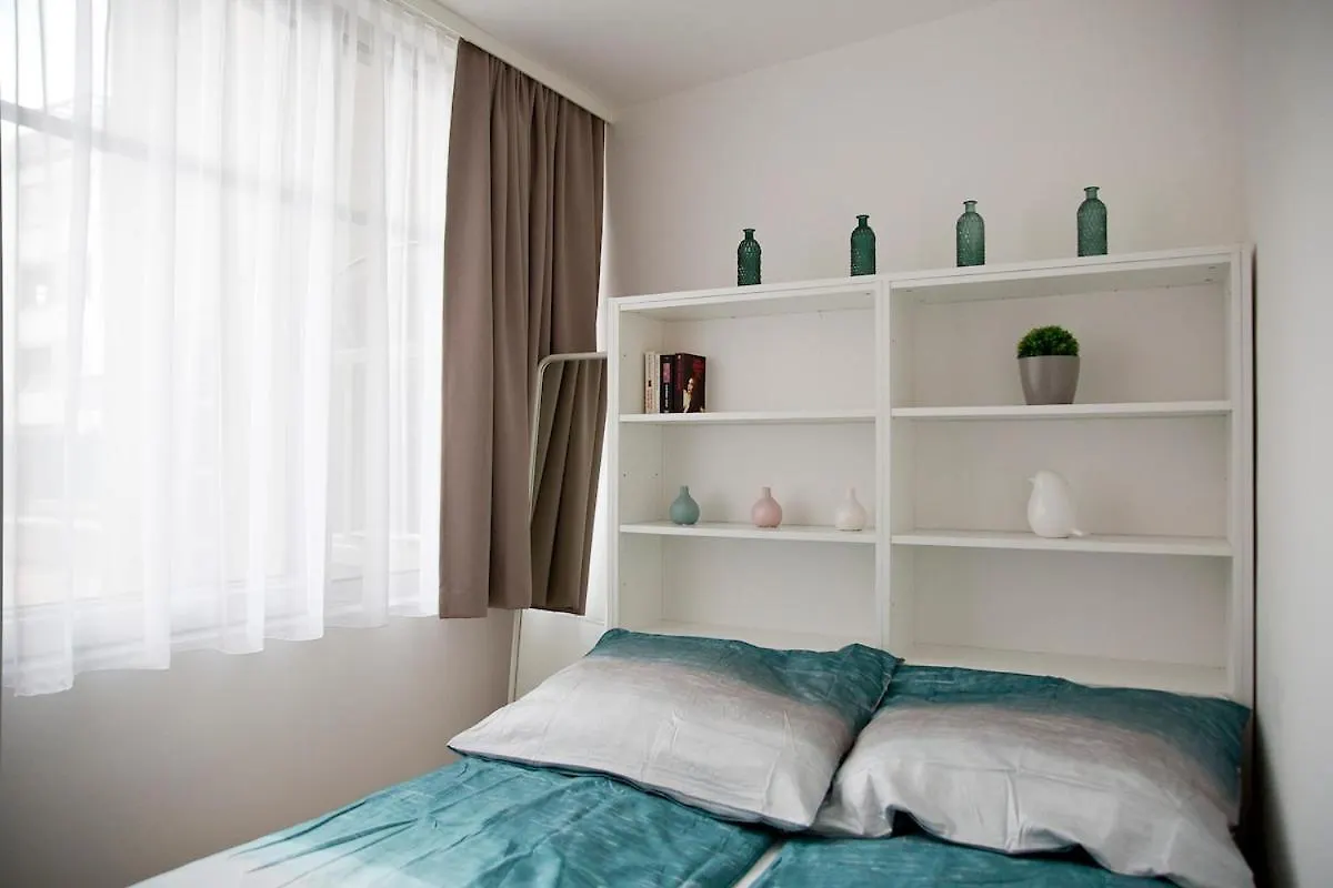Stylish 1-Bedroom Apartment By Rochusmarkt Walk To The City Center Wenen Oostenrijk