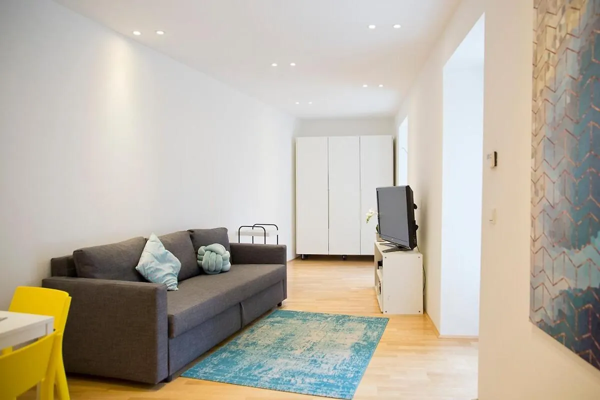 Stylish 1-Bedroom Apartment By Rochusmarkt Walk To The City Center Wenen