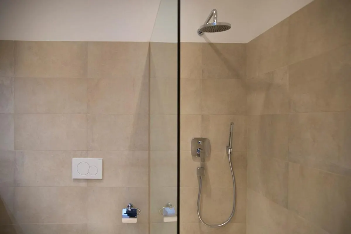Stylish 1-Bedroom Apartment By Rochusmarkt Walk To The City Center Wenen Oostenrijk