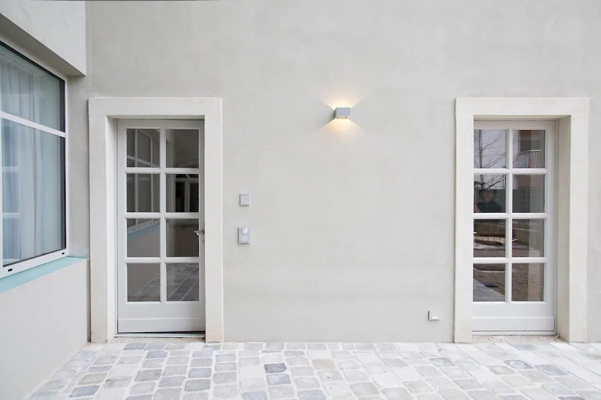 Stylish 1-Bedroom Apartment By Rochusmarkt Walk To The City Center Wenen Oostenrijk