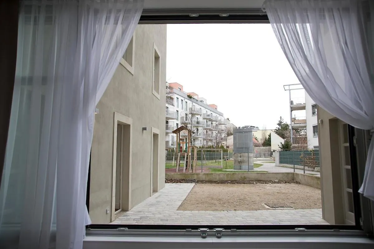 Stylish 1-Bedroom Apartment By Rochusmarkt Walk To The City Center Wenen