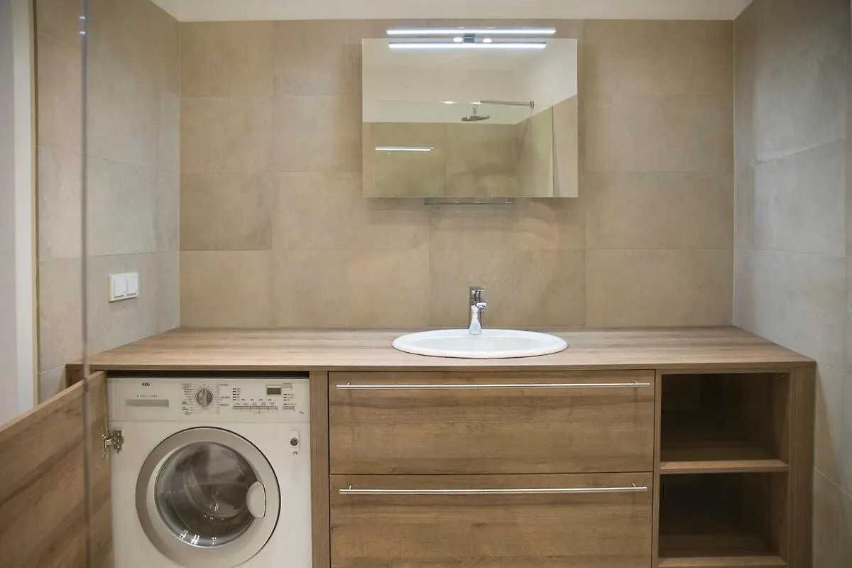 Stylish 1-Bedroom Apartment By Rochusmarkt Walk To The City Center Wenen 0*,  Oostenrijk